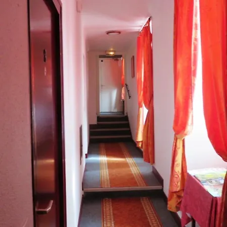 酒店 Le Relais Du Pont De Rhodes 2*