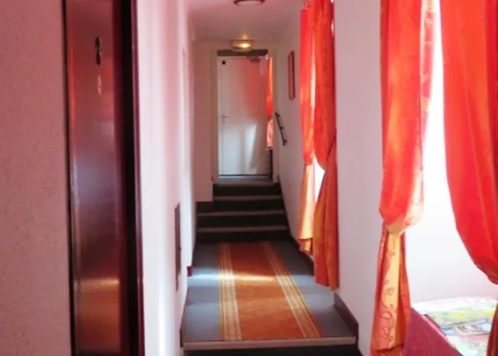 Hotel Le Relais Du Pont De Rhodes 2*