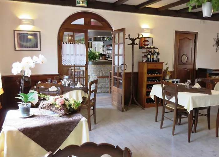 Le Relais Du Pont De Rhodes Hotel 2*