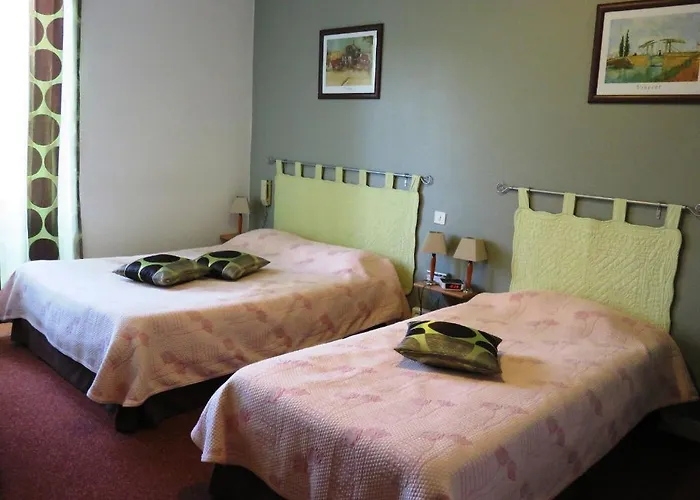 Hotel Le Relais Du Pont De Rhodes 2*